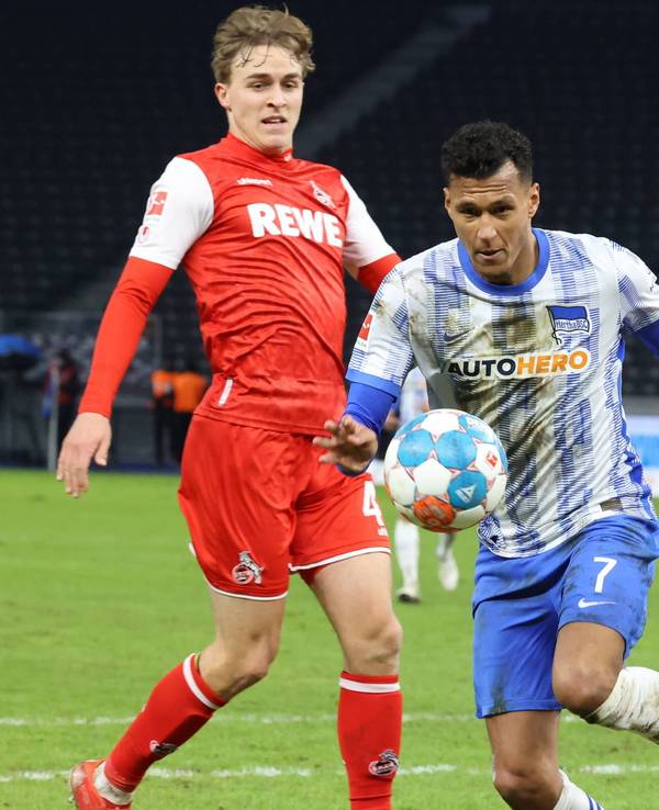 Luca Kilian und Timo Hübers verteidigen für den 1. FC Köln gegen Hertha BSC.