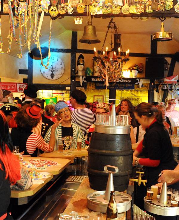 Kneipe feiert Karneval