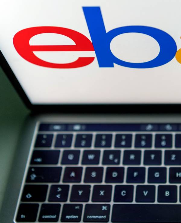Ein Computer mit dem Ebay-Logo.