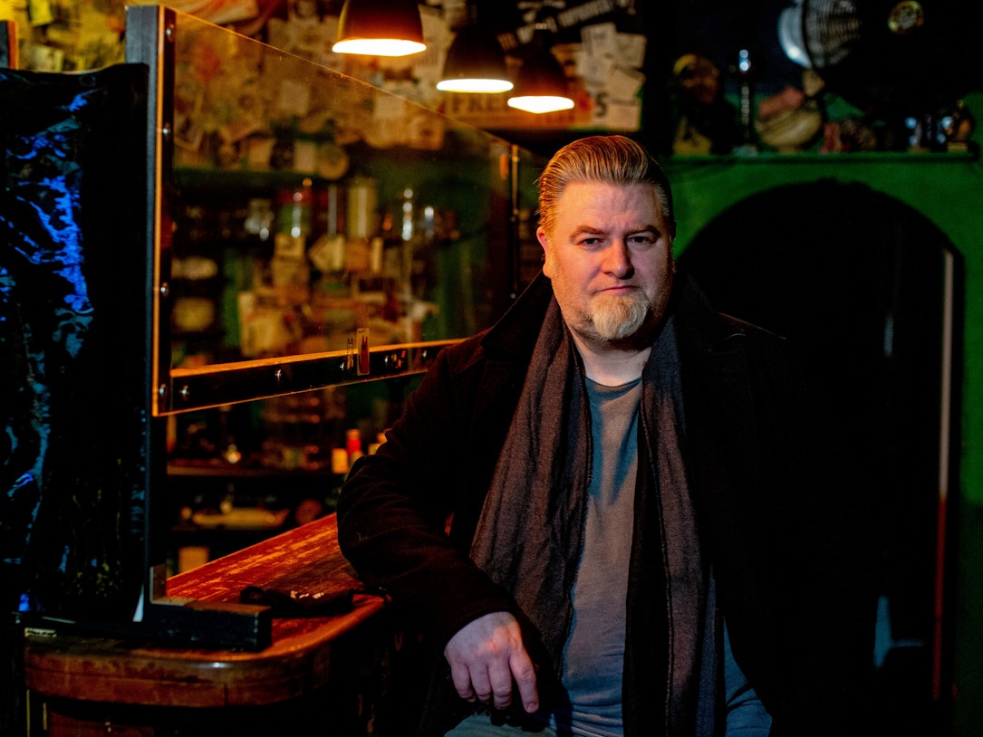 Kneipen-Wirt Markus Vogt in seiner geschlossenen Bar „Soylent Green“ in der Kyffhäuserstraße in Köln.