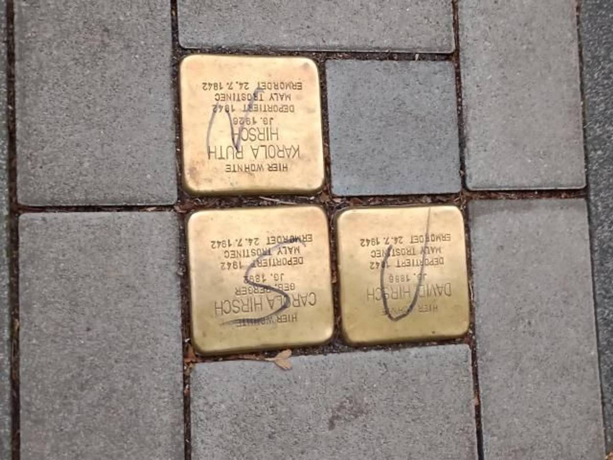 In Köln wurden drei Stolpersteine mit dem Kürzel NSU beschmiert.