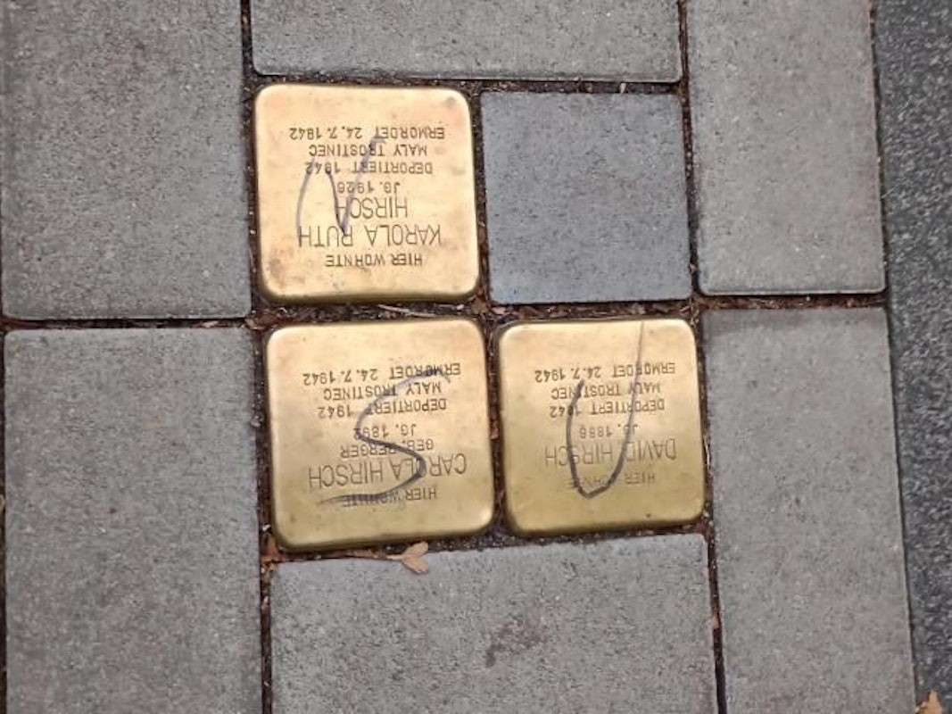 In Köln wurden drei Stolpersteine mit dem Kürzel NSU beschmiert.