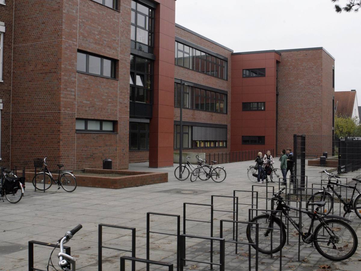 Blick auf das Gebäude des Gymnasiums.