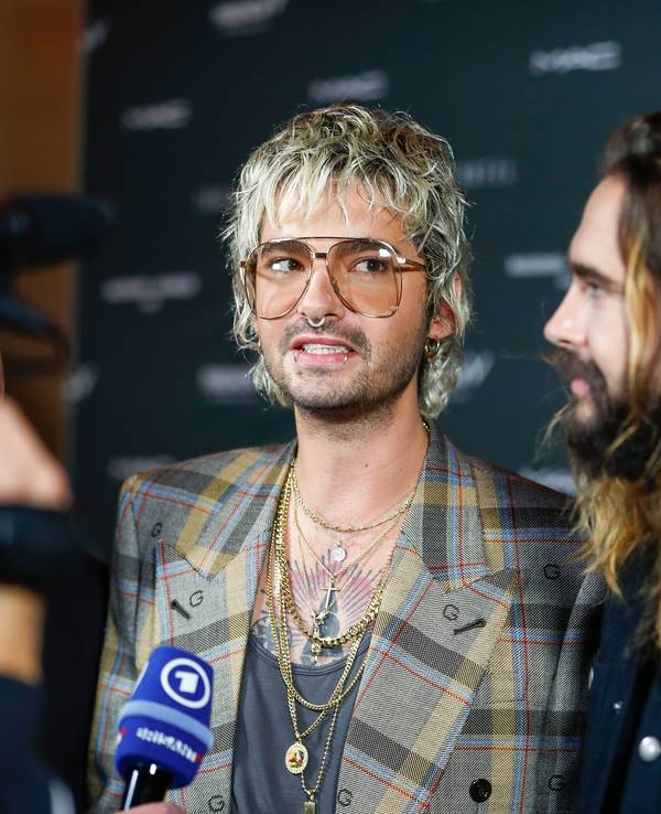 Tom Kaulitz (l) und Bruder Bill Kaulitz beantworten bei dem Tokio Hotel-Event in Berlin die Fragen von Journalisten.