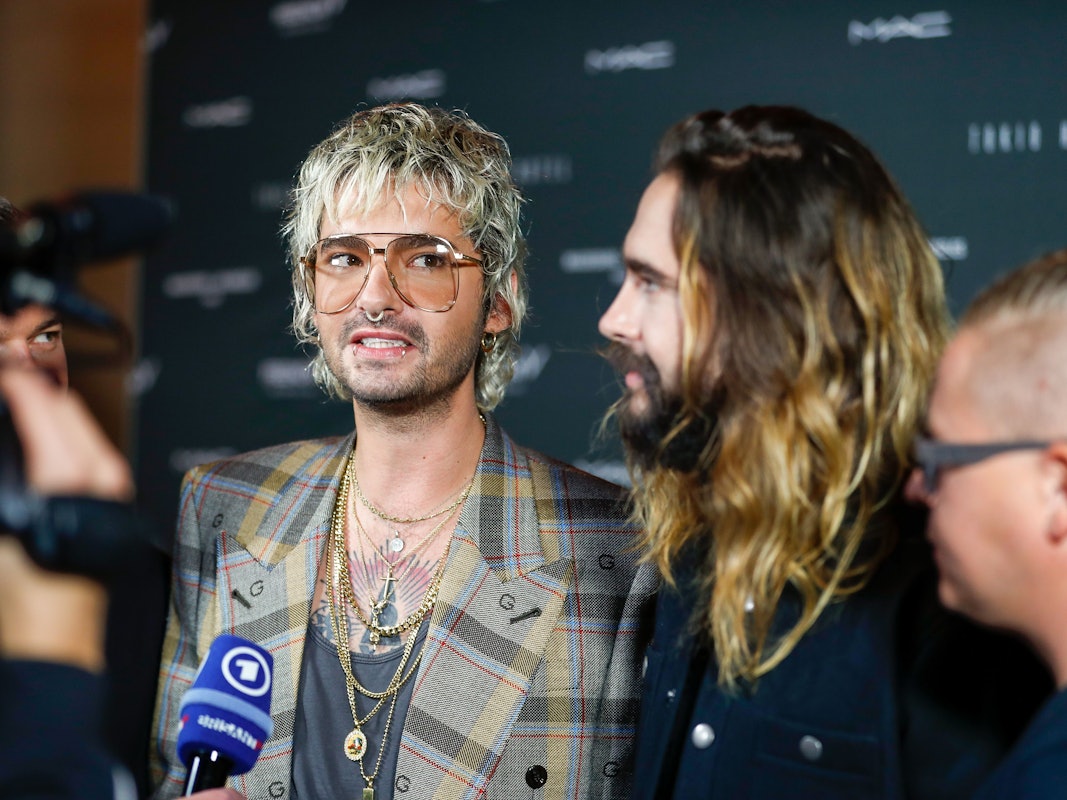 Tom Kaulitz (l) und Bruder Bill Kaulitz beantworten bei dem Tokio Hotel-Event in Berlin die Fragen von Journalisten.