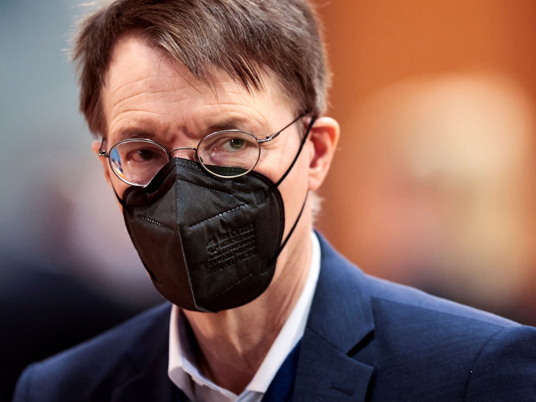 Karl Lauterbach (SPD), Bundesminister für Gesundheit, nimmt an einer Kabinettssitzung im Kanzleramt am 12. Januar teil. Nach seinen Äußerungen zu einer Studie, die einen Anstieg von Suizidversuchen unter Kindern im Lockdown feststellt, steht er nun unter Feuer.
