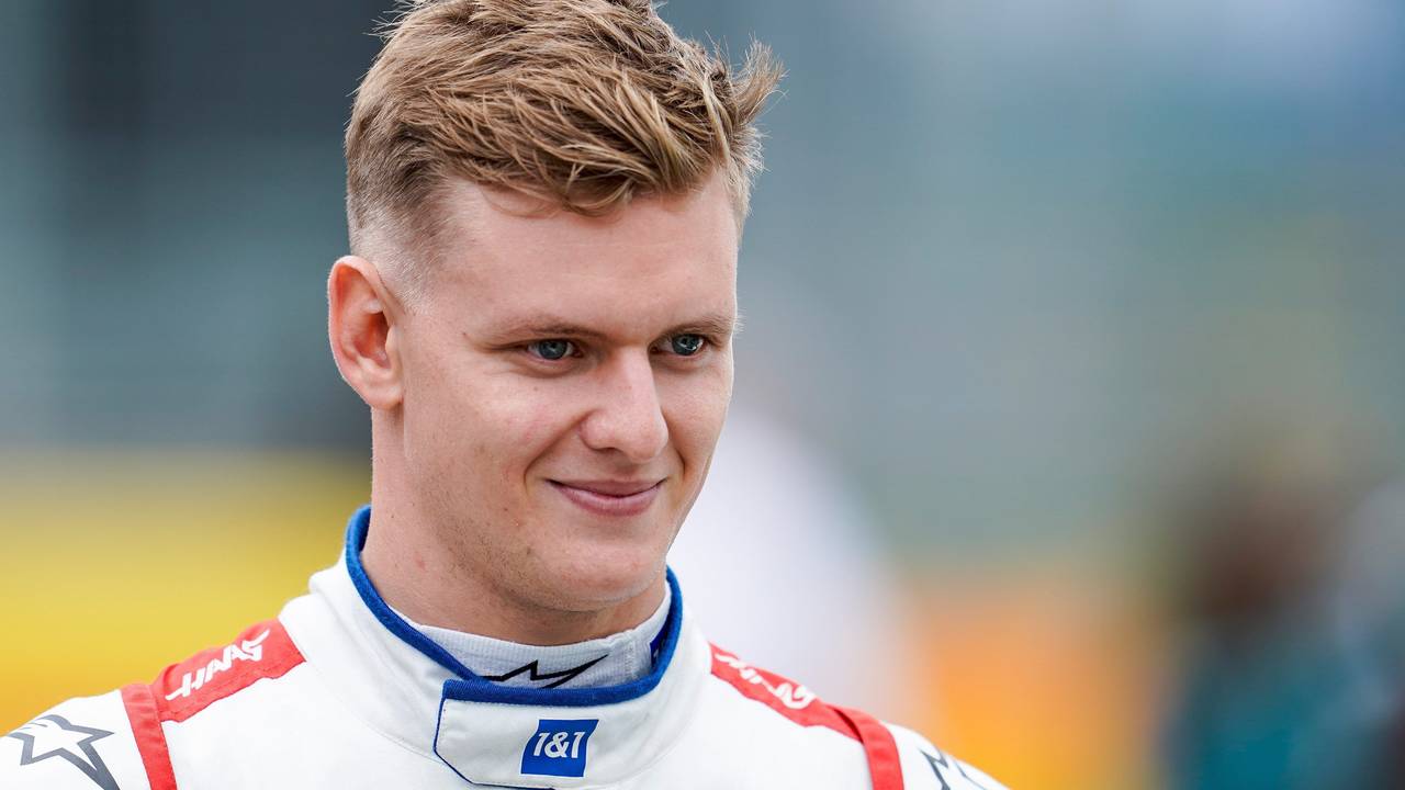 Mick Schumacher aus Deutschland vom Team Haas nimmt an der Präsentation des Formel-1-Autos 2022 teil.