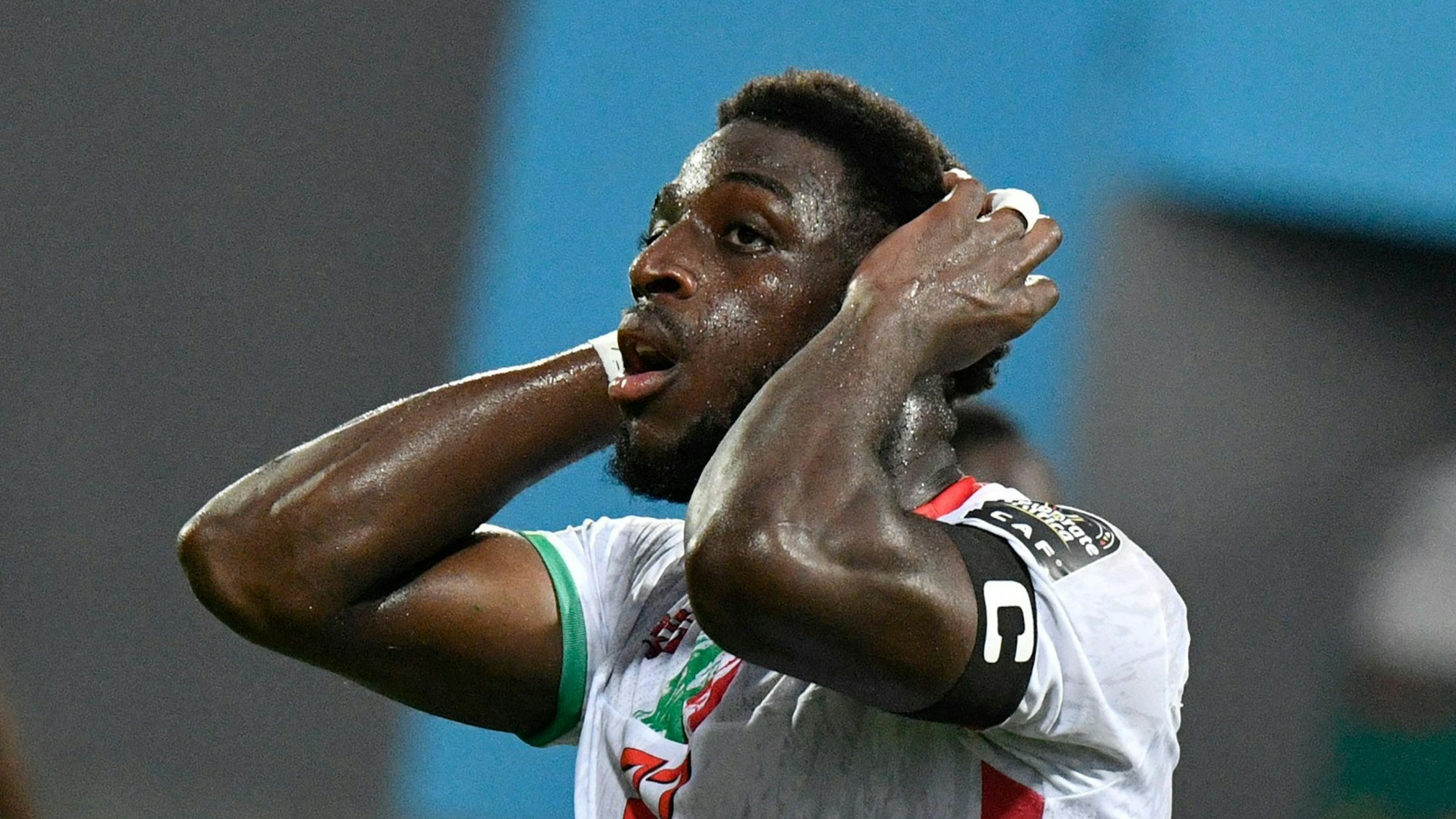 Aboubakar Kamara schlägt die Hände über dem Kopf zusammen