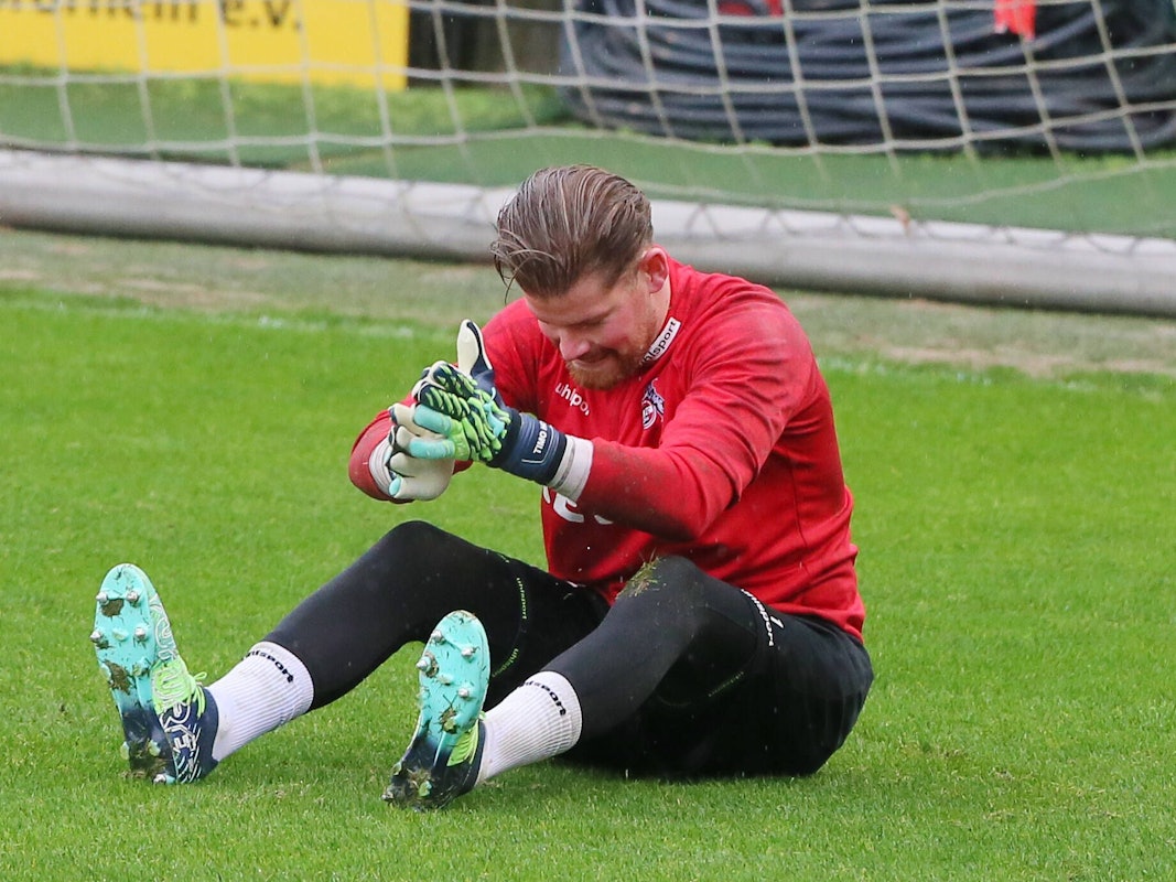 Timo Horn ärgert sich beim Training des 1. FC Köln.