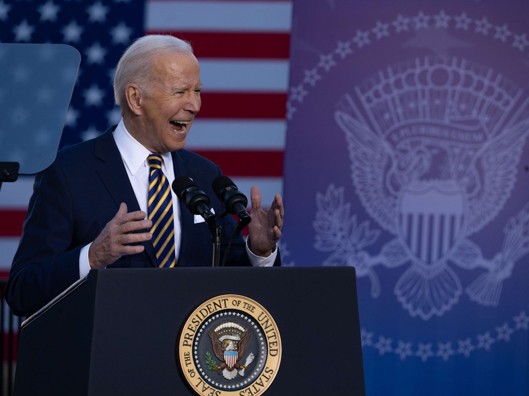 US-Präsident Joe Biden spricht am 11. Januar (Ortszeit) zur Menge in Atlanta im US-Bundesstaat Georgia. Er unterstützt ein umstrittenes Manöver zur Änderung der Abstimmungsregeln im US-Kongress.