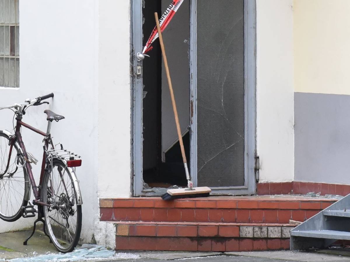 12.01.2022 Bonn.
Wohnungsbrand mit einem Toten in der Dorotheenstraße.