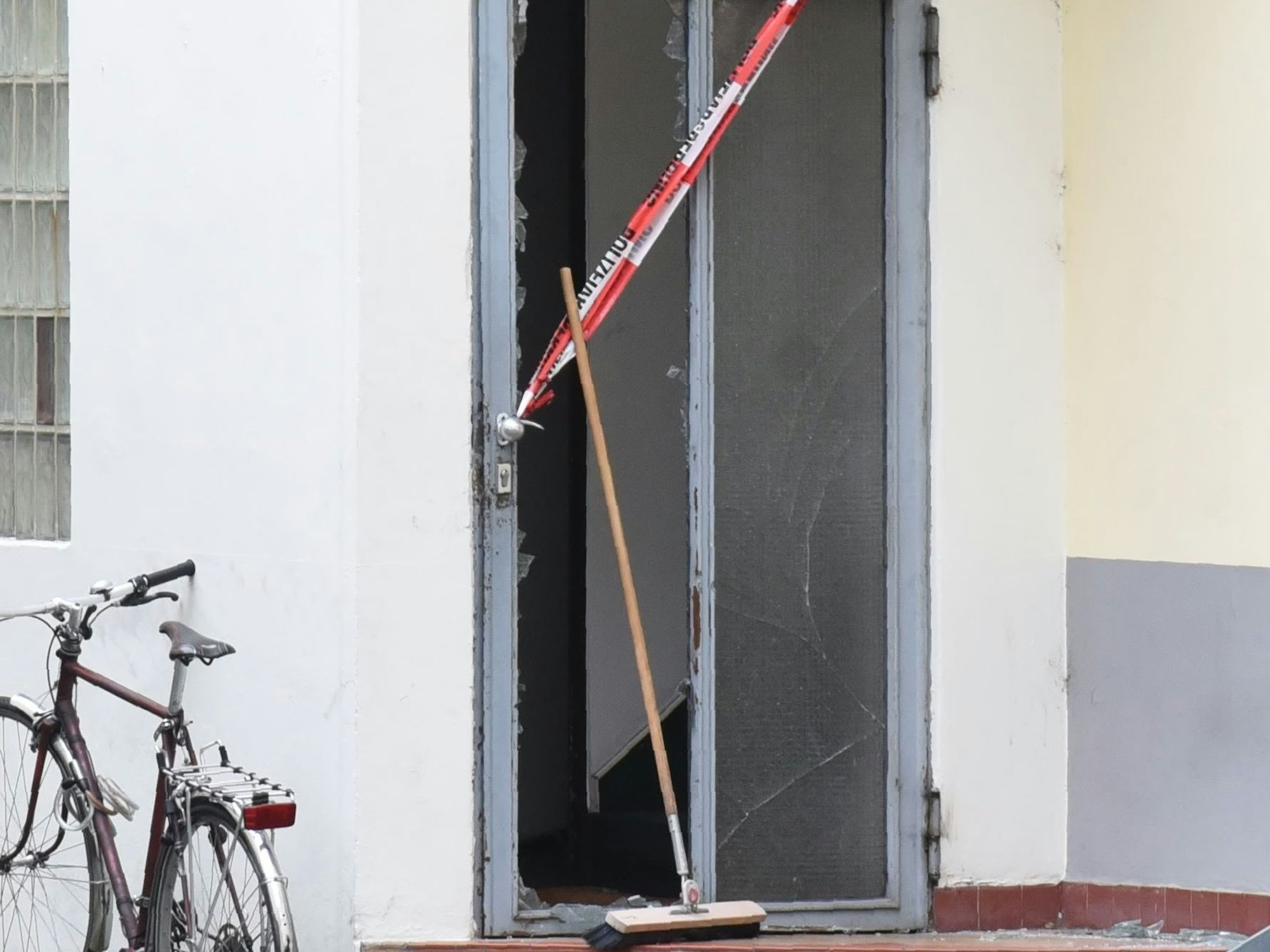 12.01.2022 Bonn.
Wohnungsbrand mit einem Toten in der Dorotheenstraße.