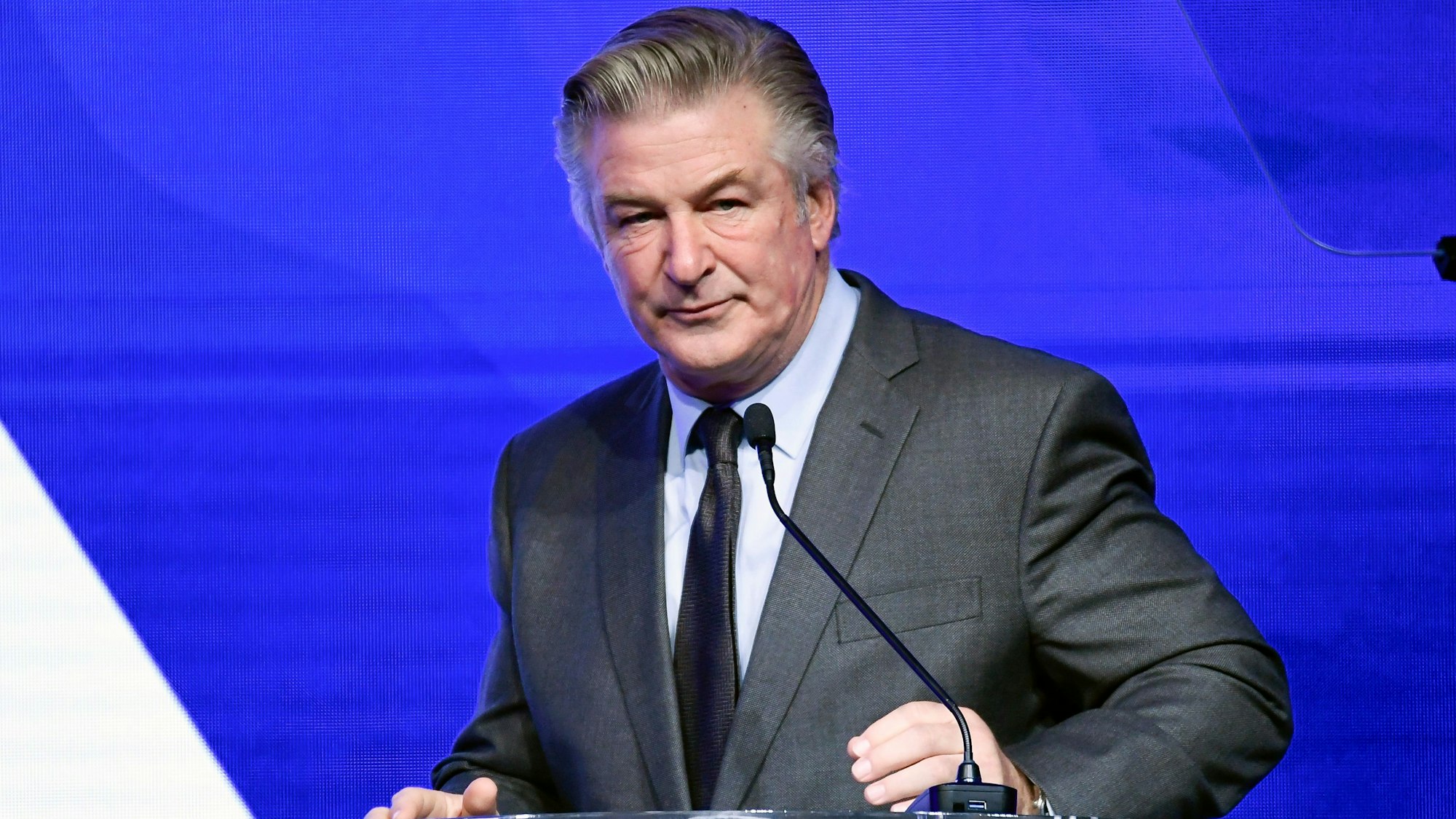 Alec Baldwin (hier zu sehen am 9. Dezember 2021): Der Tod von Kamerafrau Halyna Hutchins prägt seitdem das Leben des Hollywood-Stars.