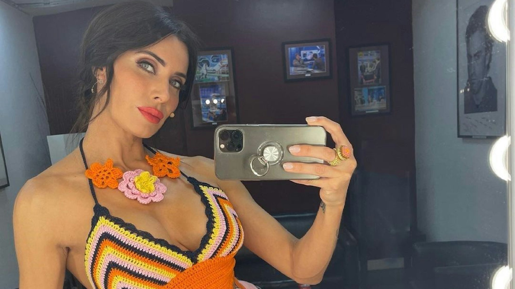 Pilar Rubio posiert auf einem Selfie