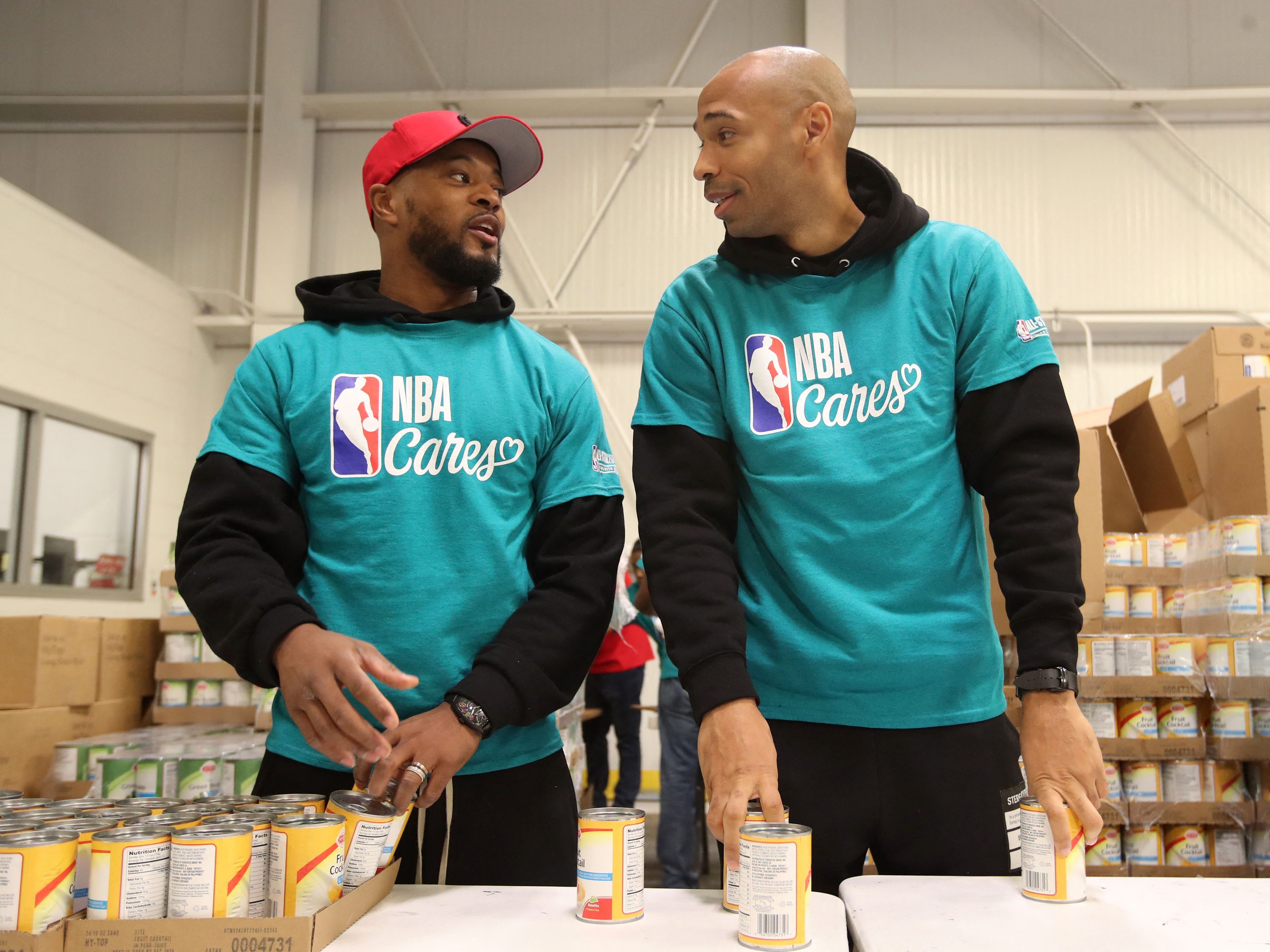 Patrice Evra und Thierry Henry beteiligen sich bei einer Wohltätigkeitsveranstaltung.