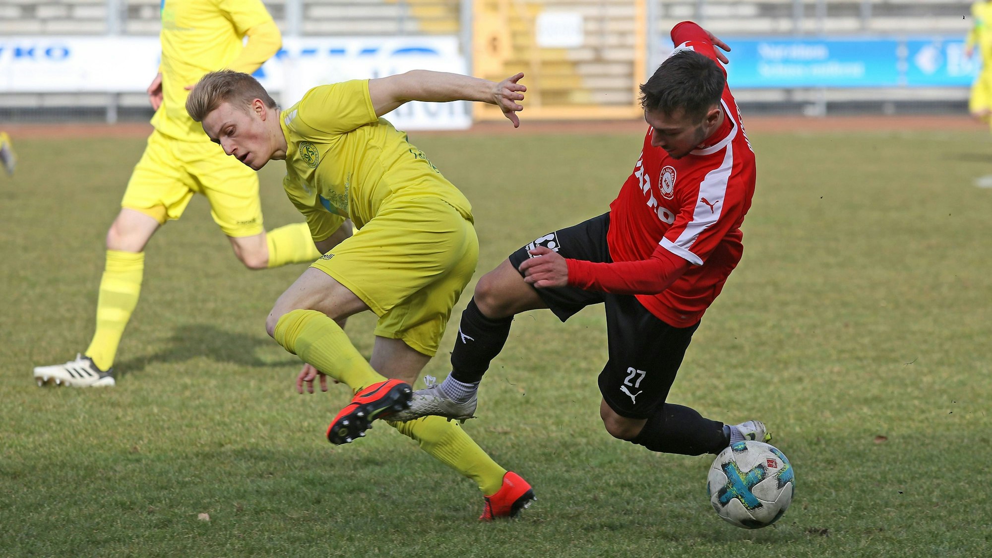 Jasper Löffelsend im Zweikampf gegen John-Anton Buceto.