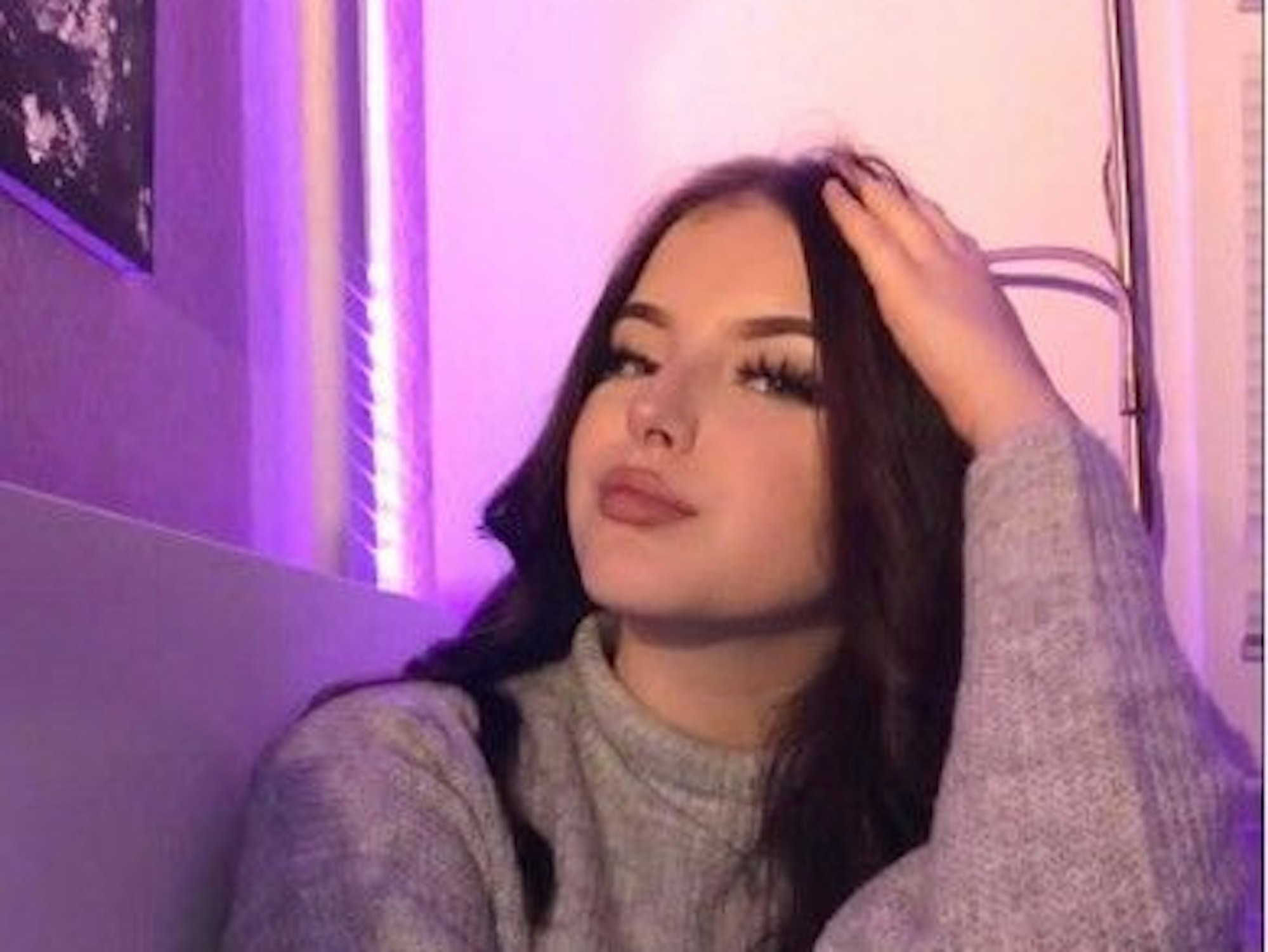 Die Polizei fahndet nach „Leonie“. Wer erkennt die Frau auf dem Fahndungsfoto?