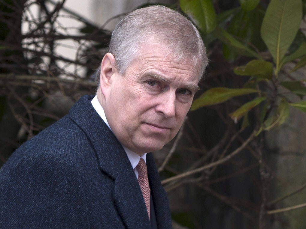 Prinz Andrew, Herzog von York (hier im August 2021 in London): Die britische Queen Elizabeth II. hat ihrem wegen Missbrauchsvorwürfen in den USA verklagten Sohn alle militärischen Dienstgrade und royalen Schirmherrschaften entzogen.
