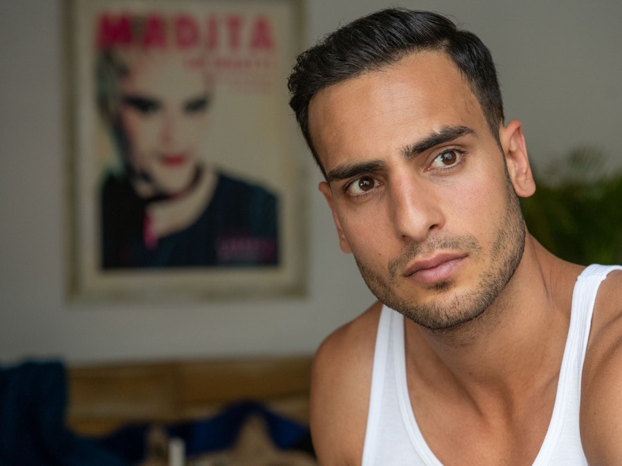 Timur Ülker, hier in einer Szene des Serien-Ablegers „Nihat – Alles auf Anfang“ 2021.