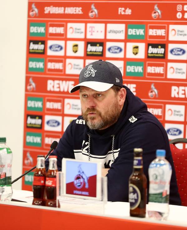 Steffen Baumgart am 7. Januar 2022 auf der Pressekonferenz am Geißbockheim.