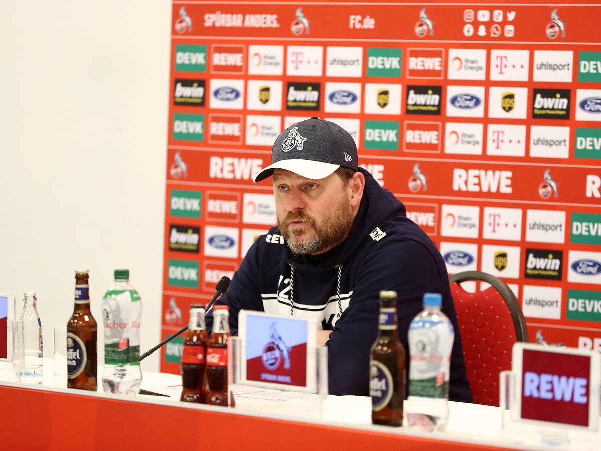 Steffen Baumgart am 7. Januar 2022 auf der Pressekonferenz am Geißbockheim.