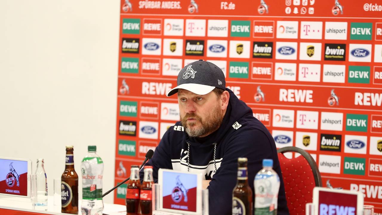Steffen Baumgart am 7. Januar 2022 auf der Pressekonferenz am Geißbockheim.