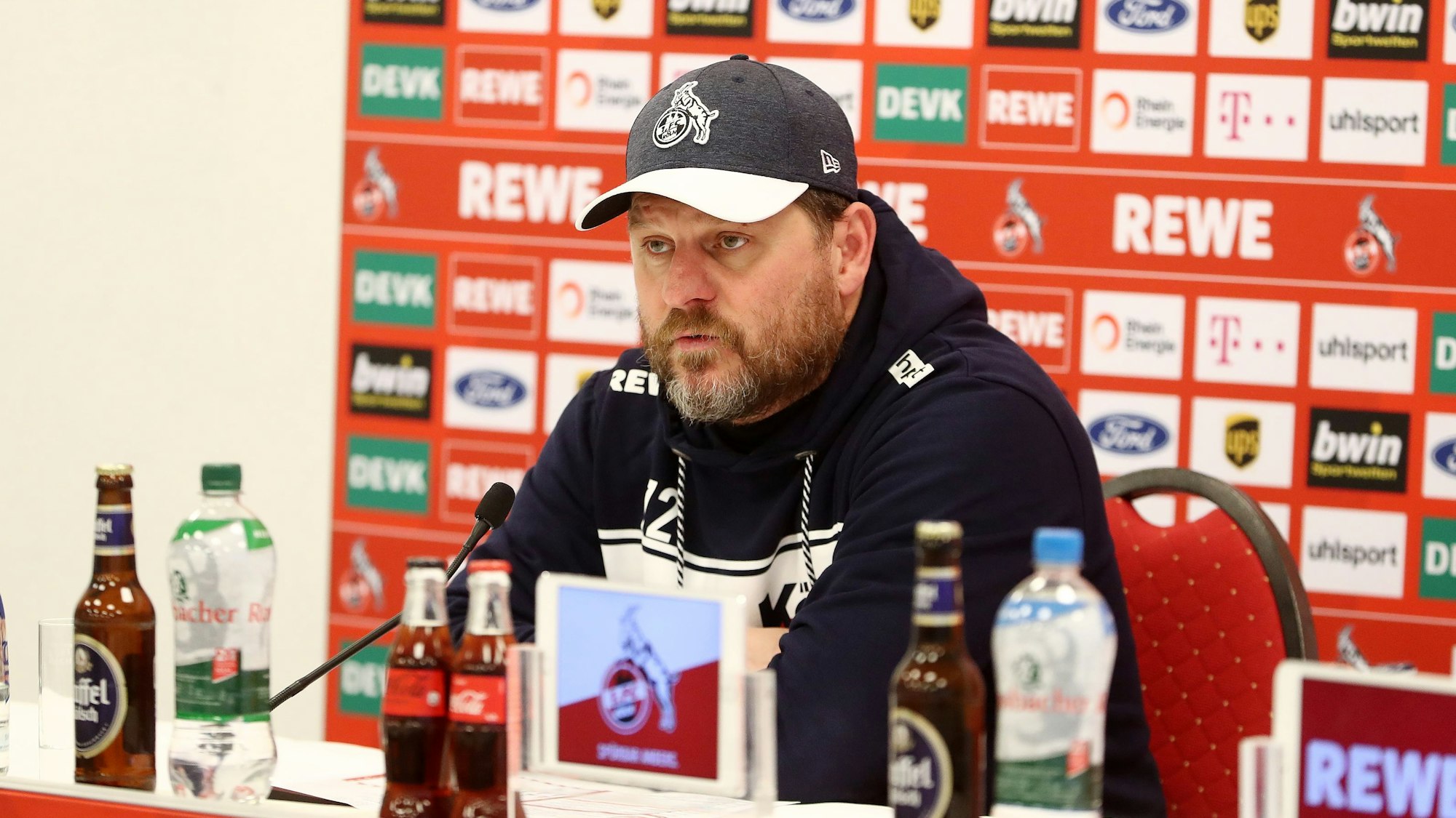 Steffen Baumgart am 7. Januar 2022 auf der Pressekonferenz am Geißbockheim.