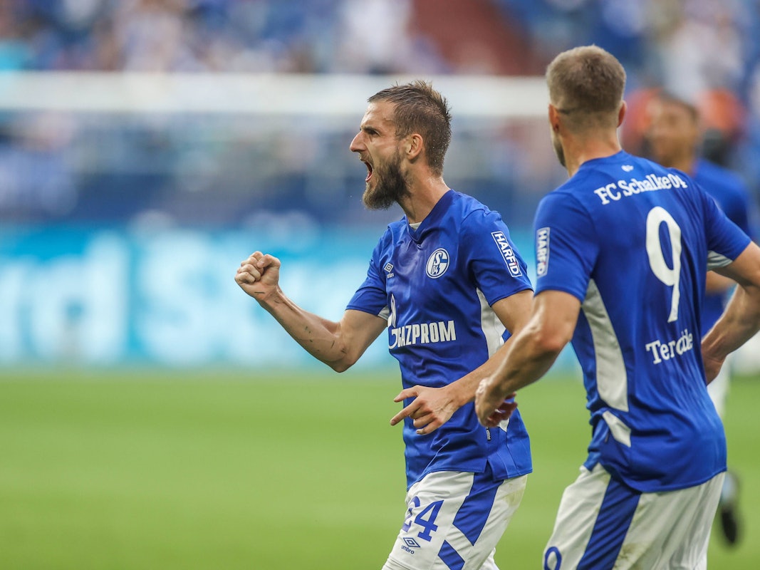 Simon Terodde gratuliert Dominick Drexler.