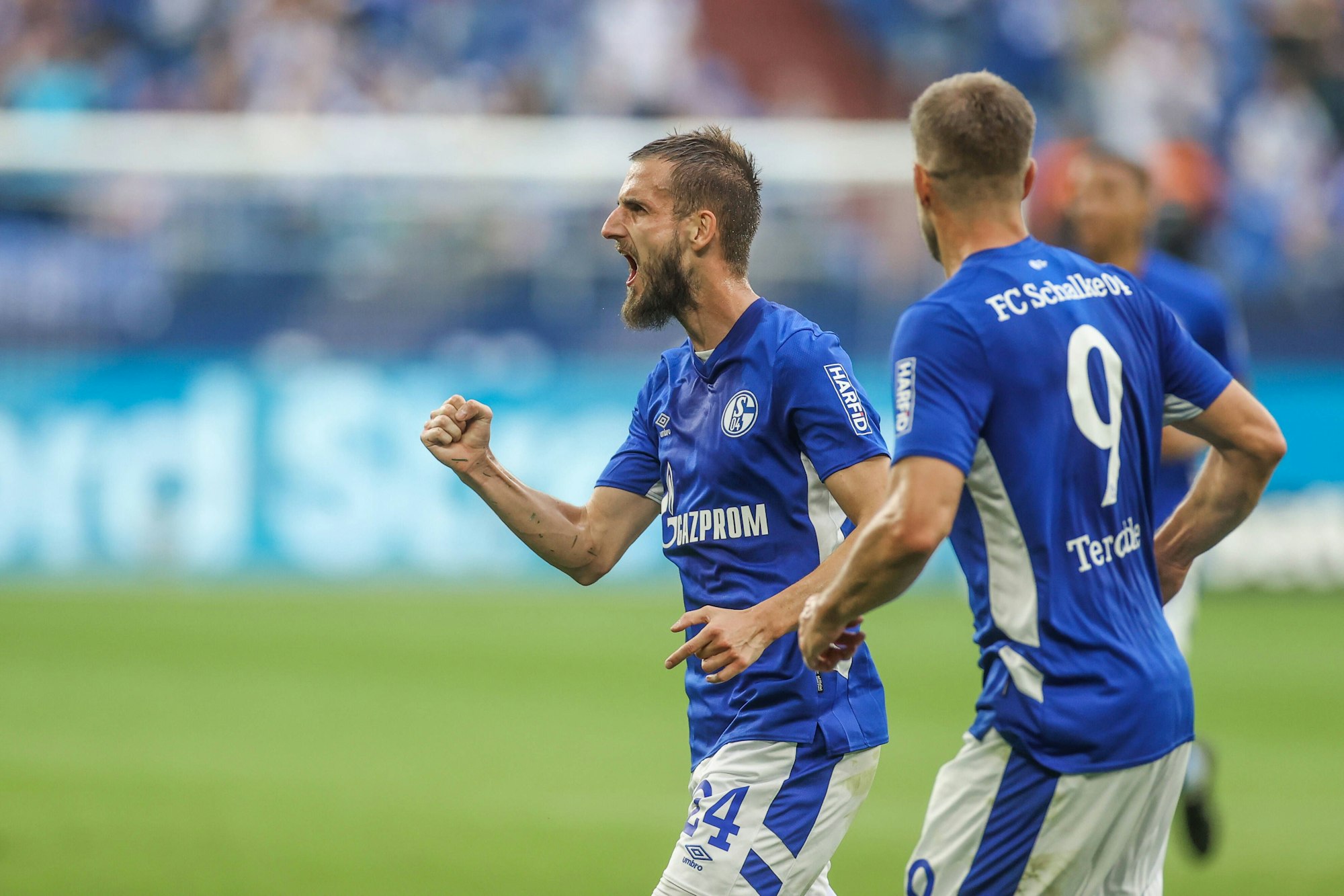 Simon Terodde gratuliert Dominick Drexler.