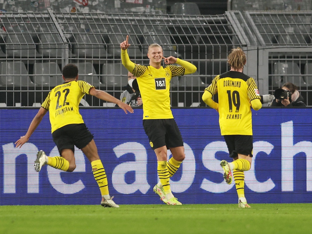 Erling Haaland jubelt mit Jude Bellingham und Julian Brandt.