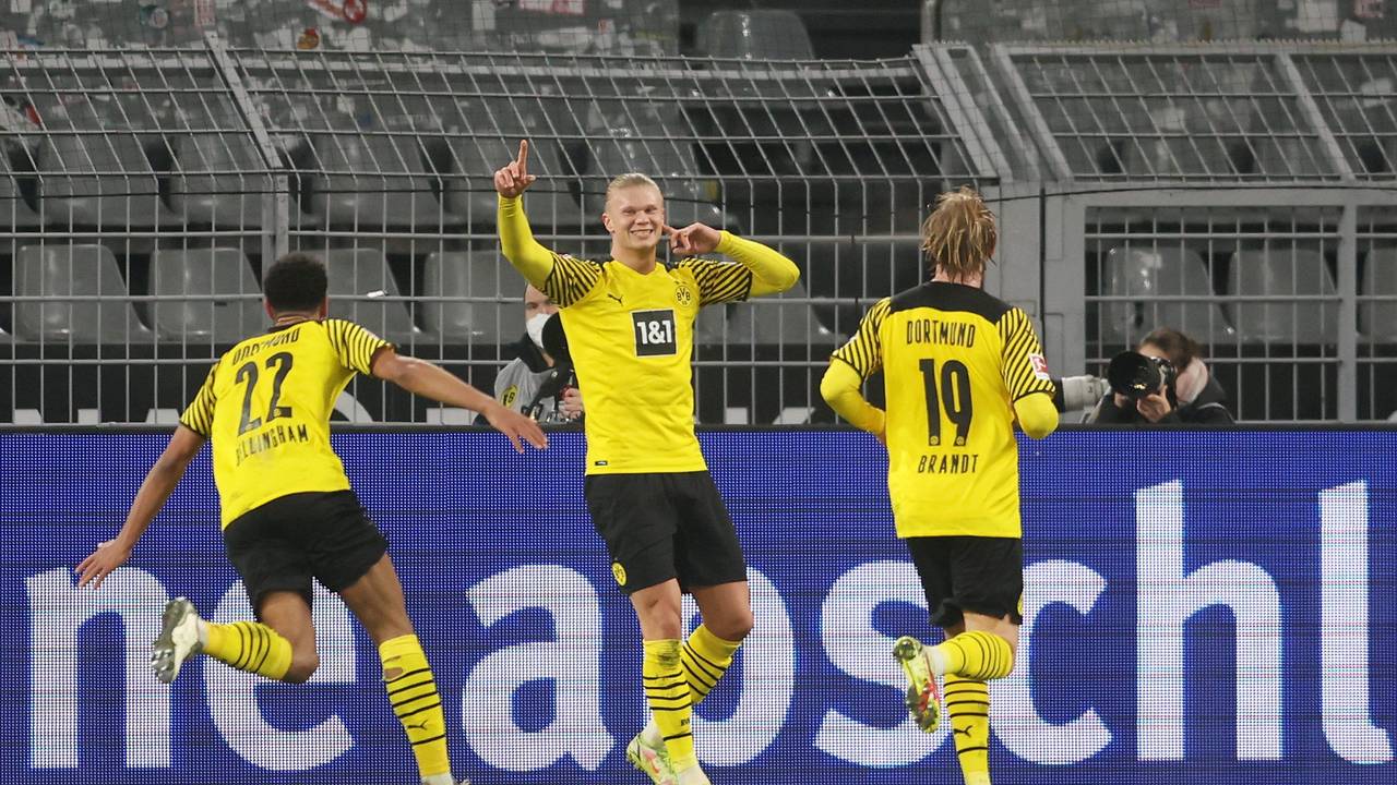 Erling Haaland jubelt mit Jude Bellingham und Julian Brandt.