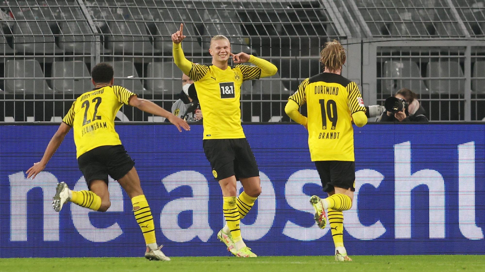 Erling Haaland jubelt mit Jude Bellingham und Julian Brandt.