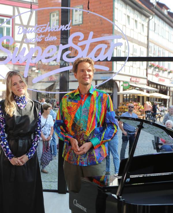 Blick auf die DSDS-Jury: Schlagerstar Florian Silbereisen (l-r), Ilse Delange (Sängerin) und Toby Gad (Musikproduzent). Das Bild wurde am 23. Juli 2021 aufgenommen.