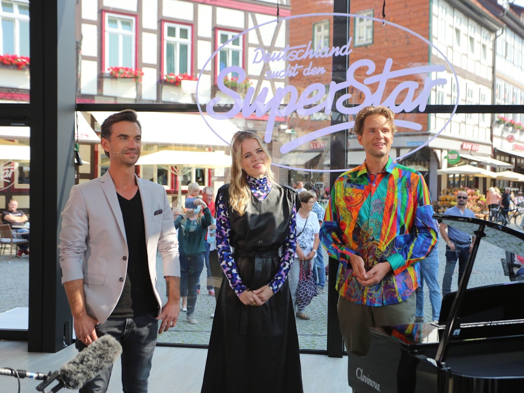 Blick auf die DSDS-Jury: Schlagerstar Florian Silbereisen (l-r), Ilse Delange (Sängerin) und Toby Gad (Musikproduzent). Das Bild wurde am 23. Juli 2021 aufgenommen.