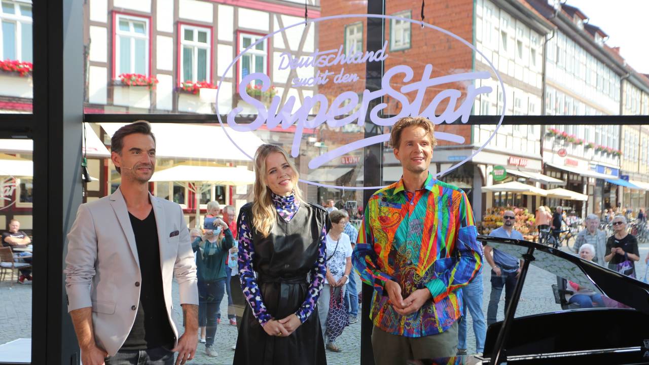 Blick auf die DSDS-Jury: Schlagerstar Florian Silbereisen (l-r), Ilse Delange (Sängerin) und Toby Gad (Musikproduzent). Das Bild wurde am 23. Juli 2021 aufgenommen.
