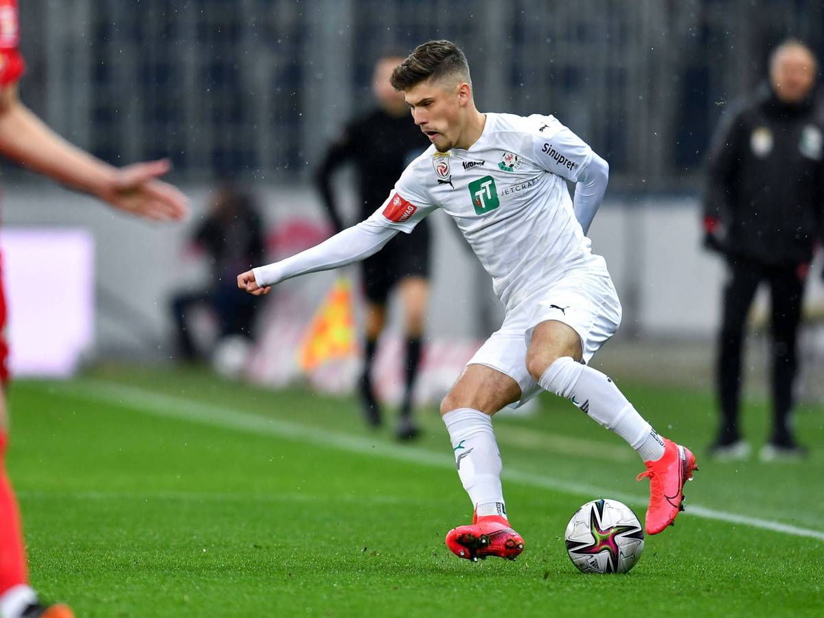 Leon Klassen im Trikot der WSG Tirol gegen Red Bull Salzburg am 11. Dezember 2021.