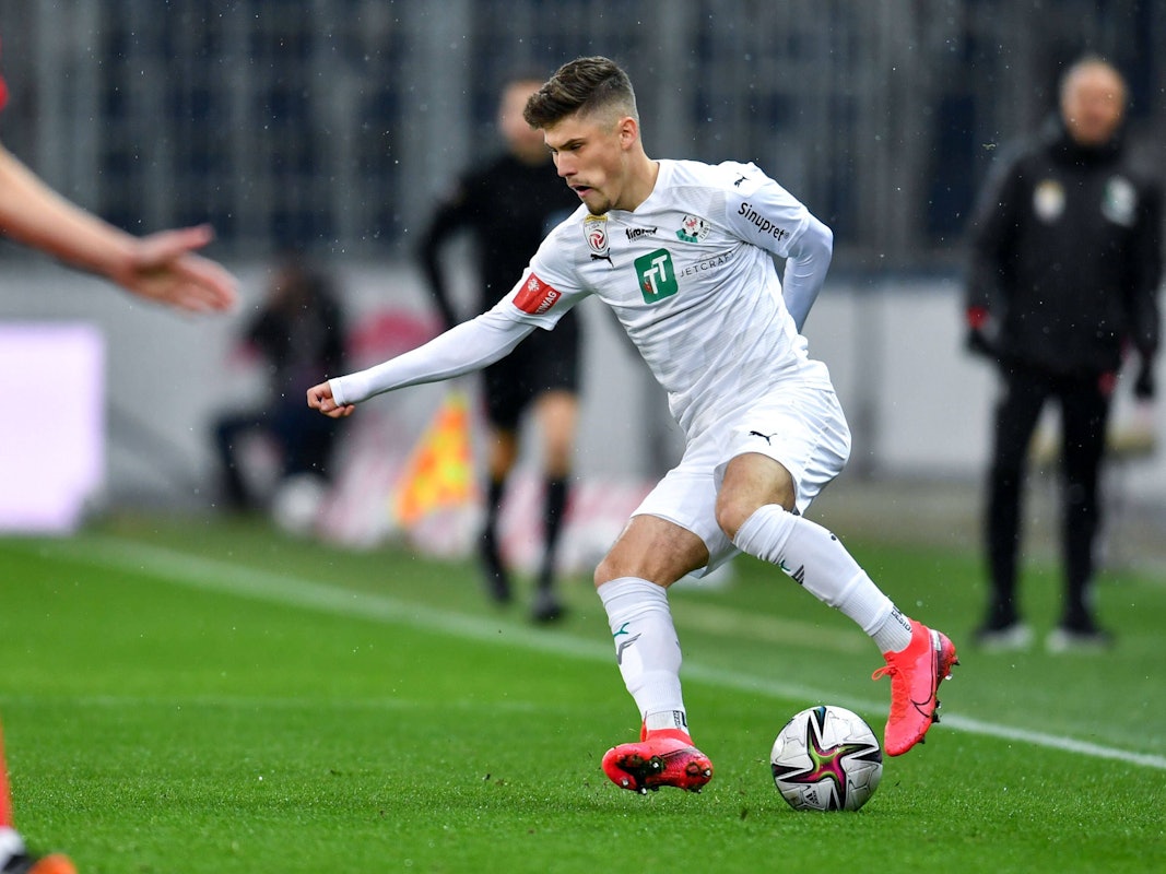 Leon Klassen im Trikot der WSG Tirol gegen Red Bull Salzburg am 11. Dezember 2021.