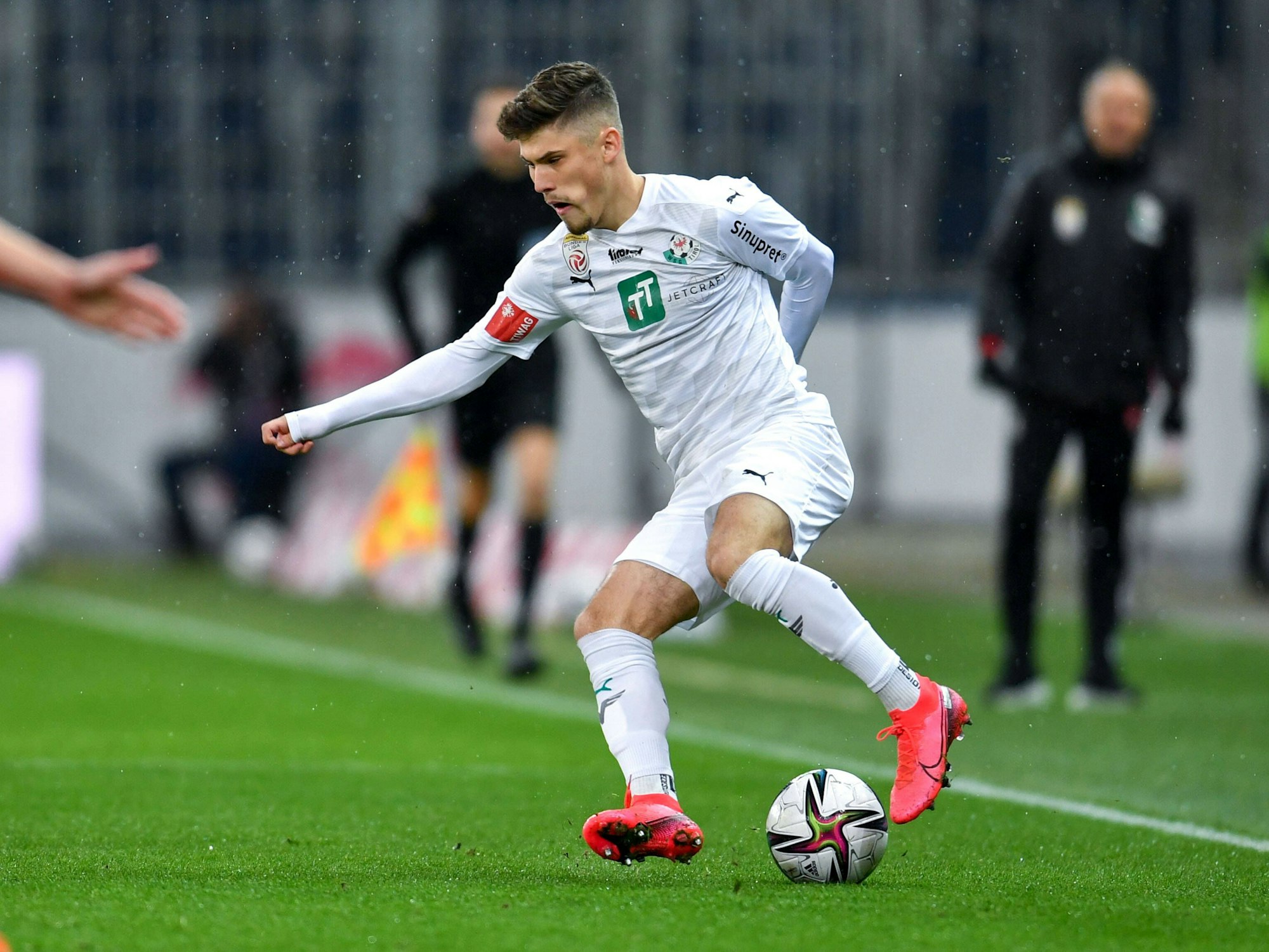 Leon Klassen im Trikot der WSG Tirol gegen Red Bull Salzburg am 11. Dezember 2021.