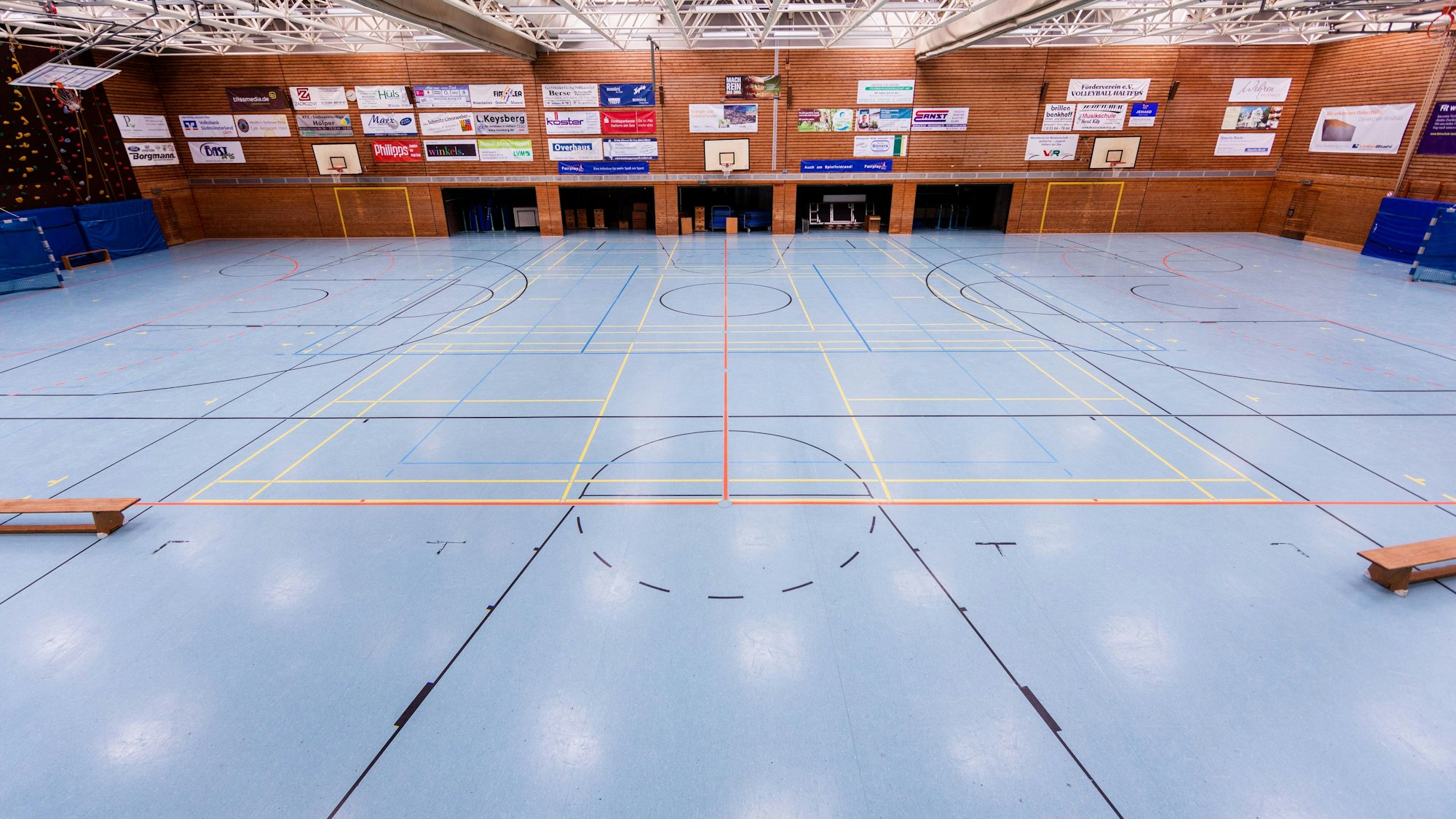 Vor allem Amateursportler in der Halle und Zuschauer müssen sich auf einige neue Corona-Regeln einstellen. Hier ein Symbolfoto vom 16. März 2020.