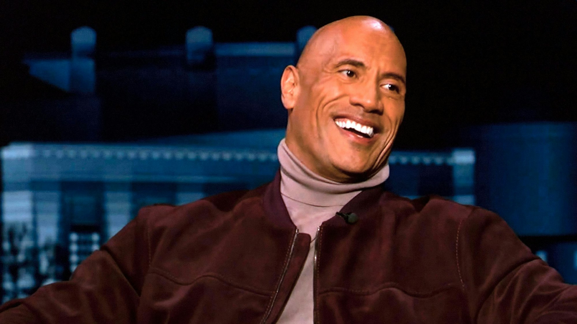 Dwayne „The Rock“ Johnson lacht.