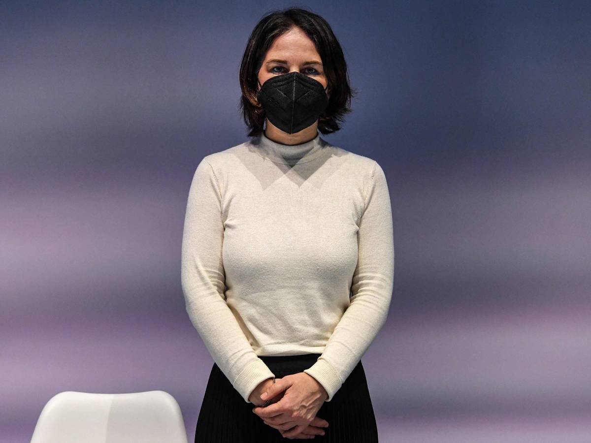 Außenministerin Annalena Baerbock (Grüne) am Donnerstag beim Treffen der EU-Außenminister im französischen Brest: Sie sagte der Ukraine nach einem Cyberangriff Unterstützung zu und macht nun Antrittsbesuche bei den Kontrahenten.