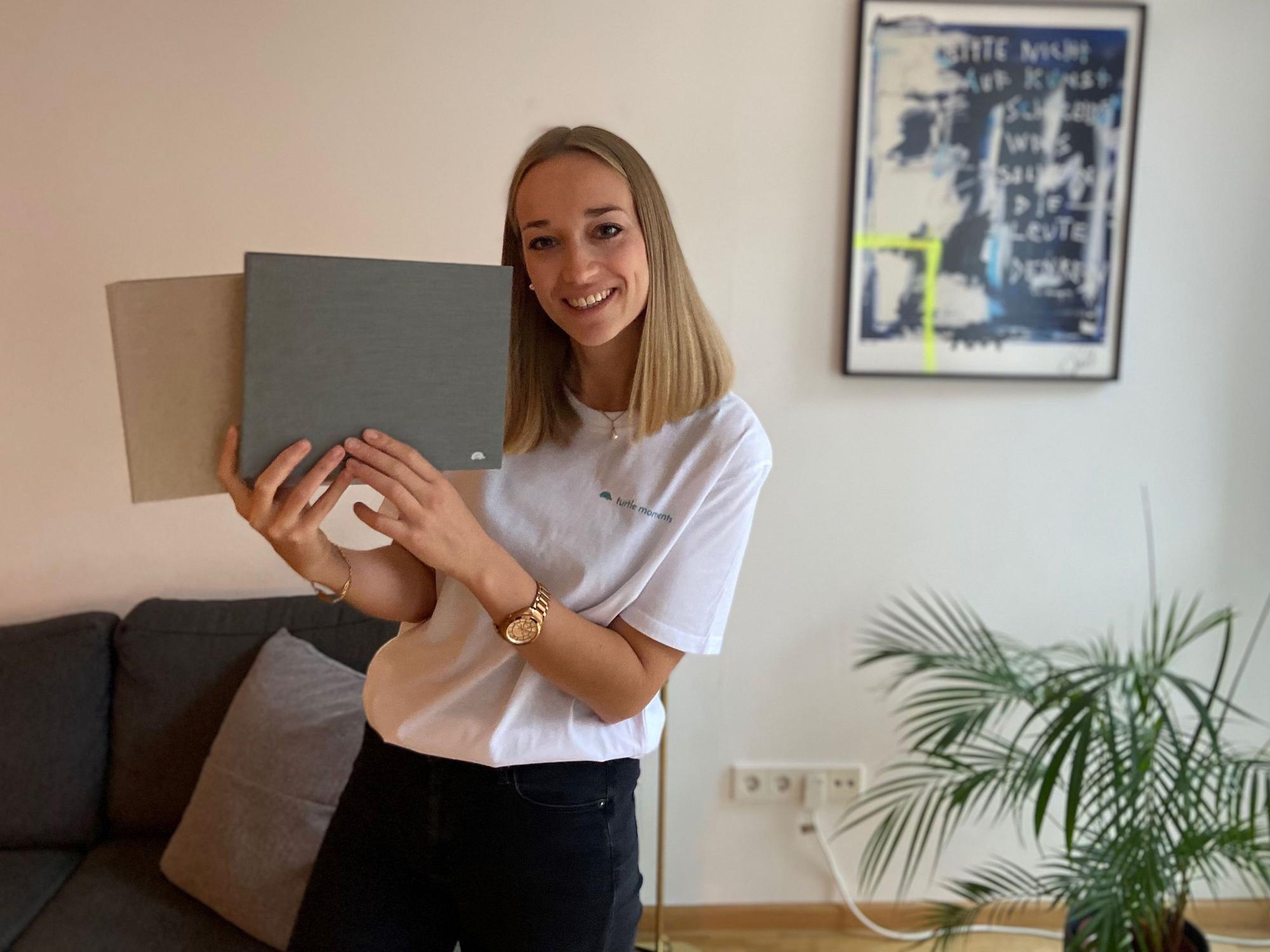 Die Kölner Gründerin Isabelle Weichsler ist im Dezember 2021 unter die Unternehmerin gegangen und möchte mit Turtle Moments die Fotoalben revolutionieren.