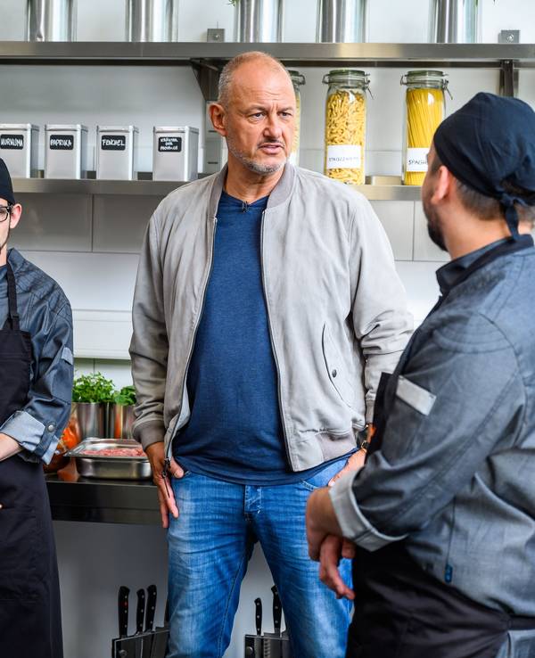 Kasia, Marvin und Dominik (rechts) gehören momentan zu Frank Rosins (zweiter von rechts) Musterschülern.