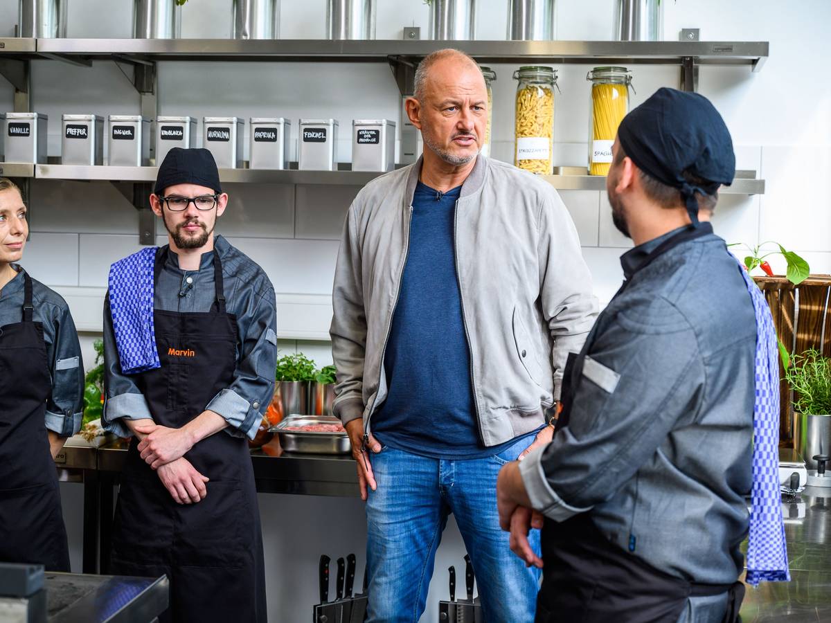 Kasia, Marvin und Dominik (rechts) gehören momentan zu Frank Rosins (zweiter von rechts) Musterschülern.