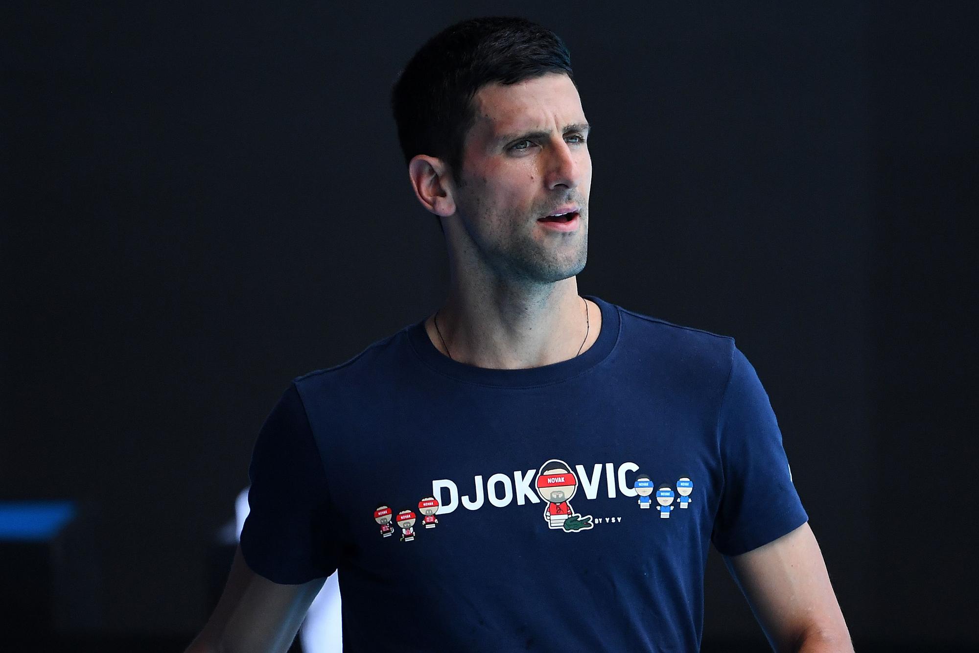 Novak Djokovic aus Serbien ist während einer Trainingseinheit im Melbourne Park in Melbourne zu sehen.