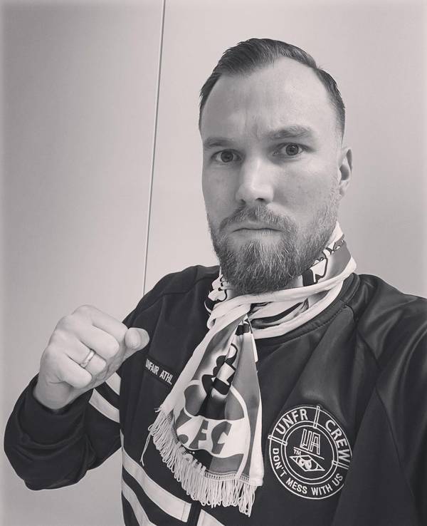 Kevin Großkreutz zeigt seinen Support für den 1. FC Köln.