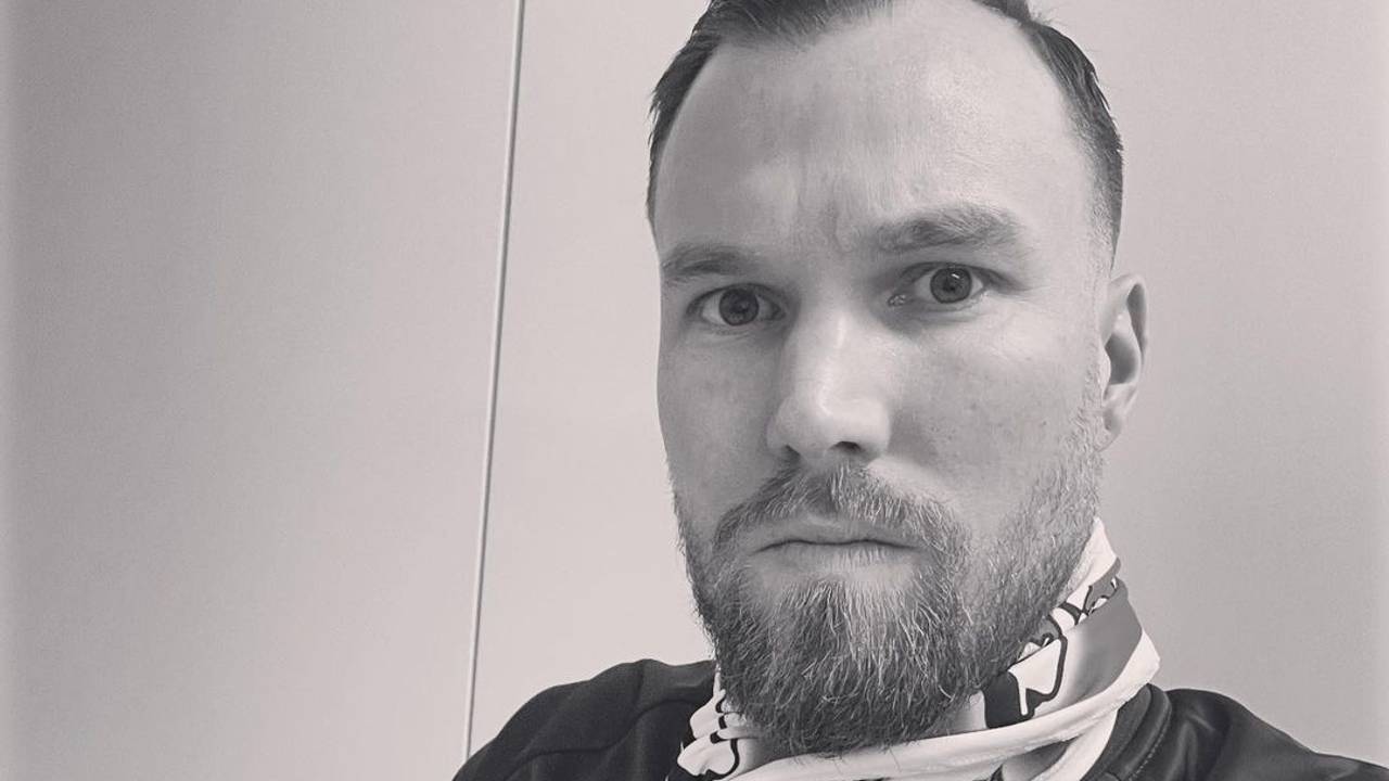 Kevin Großkreutz zeigt seinen Support für den 1. FC Köln.