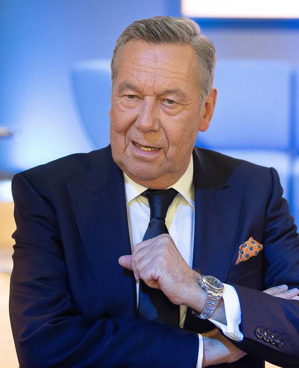 Roland Kaiser, Sänger, steht am zweiten Tag der Frankfurter Buchmesse 2021 bei Veranstaltungsreihe "Das Blaue Sofa" im Studio. Nach der pandemiebedingten Pause 2020 darf die Frankfurter Buchmesse in diesem Jahr wieder mit Publikum stattfinden. +++ dpa-Bildfunk +++