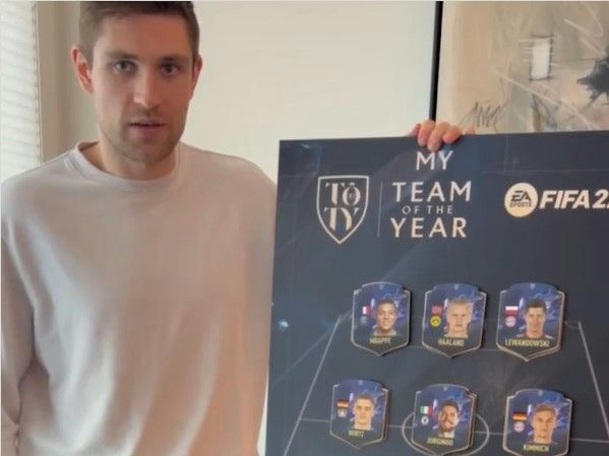 Leon Draisaitl mit seiner Weltauswahl.