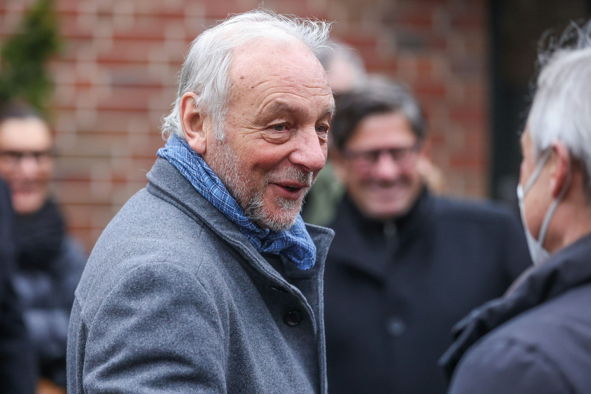 Schalkes Rüdiger Abramczik bei der Umbettung von Reinhard Libuda.